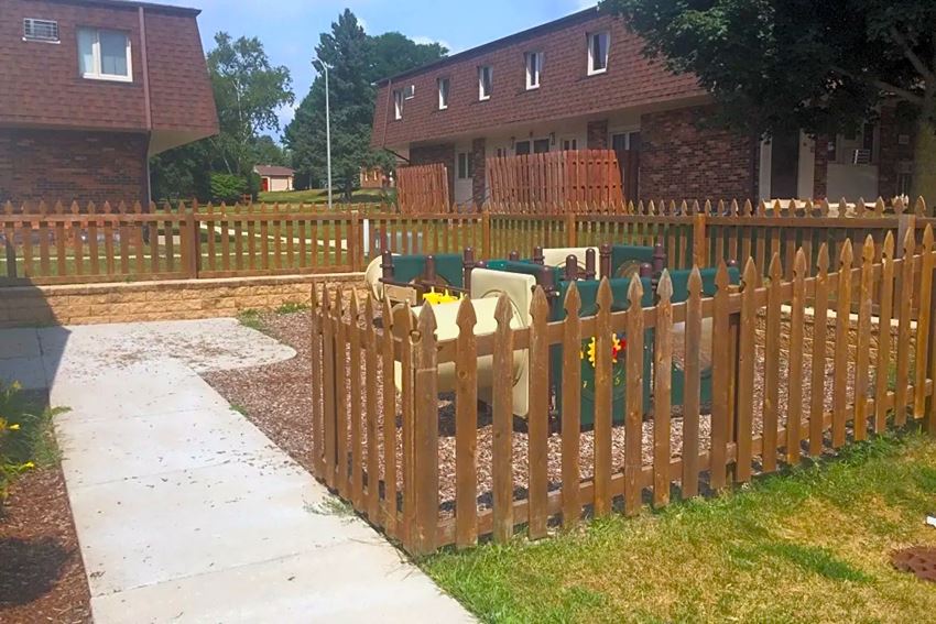 Arbor Trace LP Apartments, 621 E. Decorah Road, West Bend, WI RentCafe